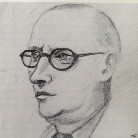 Bleistiftporträt eines Mannes im Dreiviertelprofil, mit runder Brille, kurzem Haar sowie Anzug und Krawatte.