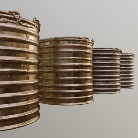 Vier bronzefarbene, zylindrische Objekte aus übereinanderliegenden Ringen, abgestuft in Größe und nebeneinander angeordnet vor neutralem, hellem Hintergrund.